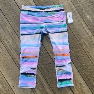 NWT Apana Colorful Athletic Leggings. Capri. Size Med